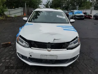 2013 Volkswagen Jetta TDI with VIN 3VWLL7AJ8DM352991, listed as a Copart auction lot 68473304 with 102,097 mi miles and Salvage title. Bid and sale history available at DreamBid. Image 5.
