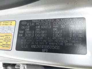 2009 Kia Borrego LX with VIN KNDJH741395015651, listed as a IAAI auction lot 41605337 with 254,618 mi miles. Bid and sale history available at carsss.com. Image 9.