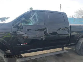 2021 Ram 2500 Laramie z VIN 3C6UR5FL7MG590681, wystawiony jako IAAI lot #41679165 z przebiegiem 28 482 mil mil oraz . Historia ofert i sprzedaży dostępna na DreamBid. Obrazek 14.