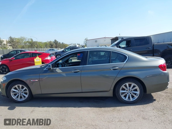 2015 BMW 5 Series 528i z VIN WBA5A5C5XFD515013, wystawiony jako IAAI lot #42105984 z przebiegiem 157 465 mil mil oraz . Historia ofert i sprzedaży dostępna na DreamBid. Obrazek 14.