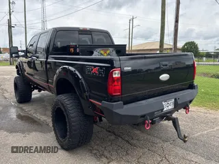 2011 Ford F-250 XL z VIN 1FT7W2BT4BEC66370, wystawiony jako Copart lot #56407075 z przebiegiem 97 025 mil mil oraz Czysty tytuł • Clean title. Historia ofert i sprzedaży dostępna na DreamBid. Obrazek 3.