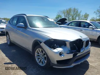2015 BMW X1 xDrive28i z VIN WBAVL1C59FVY25831, wystawiony jako IAAI lot #42146978 z przebiegiem 218 154 mil mil oraz . Historia ofert i sprzedaży dostępna na DreamBid. Obrazek 1.