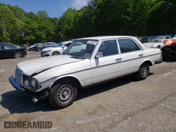 1983 Mercedes-Benz 300 D z VIN WDBAB33AXDB031298, wystawiony jako Copart lot #53799325 z przebiegiem 315 445 mil mil oraz Szkoda całkowita • Salvage title. Historia ofert i sprzedaży dostępna na DreamBid. Obrazek 1.