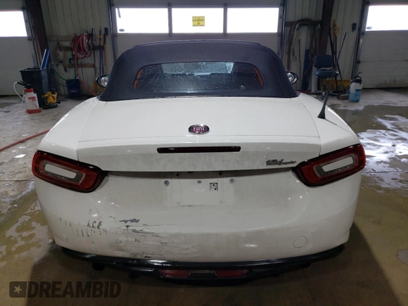2017 FIAT 124 Spider Lusso z VIN JC1NFAEK5H0106151, wystawiony jako Copart lot #88738865 z przebiegiem 81 333 mil mil oraz Szkoda całkowita • Salvage title. Historia ofert i sprzedaży dostępna na DreamBid. Obrazek 6.