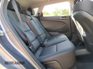 2018 Hyundai Tucson SE z VIN KM8J2CA44JU645919, wystawiony jako Copart lot #55580635 z przebiegiem Nie podano mil oraz Szkody całkowita. Historia ofert i sprzedaży dostępna na DreamBid. Obrazek 11.