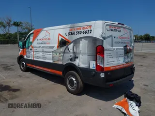 2024 Ford Transit Cargo с VIN 1FTBR1Y80RKB59990, выставлен на аукционе IAAI как лот 42241182 с пробегом 13 385 миль миль и . История ставок и продаж доступна на DreamBid. Изображение 3.