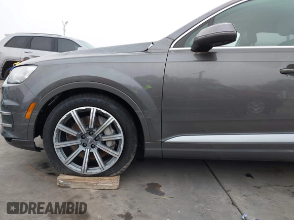2018 Audi Q7 Premium Plus with VIN WA1LHAF70JD040387, listed as a IAAI auction lot 41087797 with 75,031 mi miles. Bid and sale history available at carsss.com. Image 18.