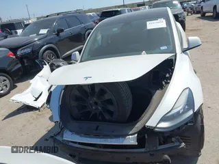 2021 Tesla Model Y Long Range with VIN 5YJYGDEE0MF265339, listed as a IAAI auction lot 41975058 with 51,292 mi miles and . Bid and sale history available at DreamBid. Image 12.