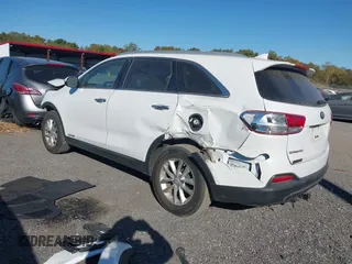 2016 Kia Sorento LX with VIN 5XYPGDA50GG136693, listed as a IAAI auction lot 40649800 with 67,281 mi miles. Bid and sale history available at carsss.com. Image 3.