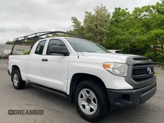2016 Toyota Tundra SR z VIN 5TFRM5F18GX095787, wystawiony jako Copart lot #58425245 z przebiegiem 227 425 mil mil oraz Czysty tytuł • Clean title. Historia ofert i sprzedaży dostępna na DreamBid. Obrazek 1.