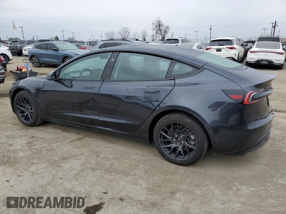 2024 Tesla Model 3 z VIN 5YJ3E1EA8RF744353, wystawiony jako Copart lot #50660175 z przebiegiem 2424 mil mil oraz Szkody całkowita. Historia ofert i sprzedaży dostępna na DreamBid. Obrazek 2.
