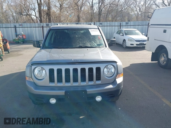 2016 Jeep Patriot High Altitude Edition with VIN 1C4NJRFB1GD712715, listed as a IAAI auction lot 41984245 with 124,227 mi miles. Bid and sale history available at carsss.com. Image 12.