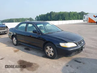 2002 Honda Accord EX z VIN 1HGCG16562A070585, wystawiony jako IAAI lot #42471962 z przebiegiem 172 872 mil mil oraz . Historia ofert i sprzedaży dostępna na DreamBid. Obrazek 1.