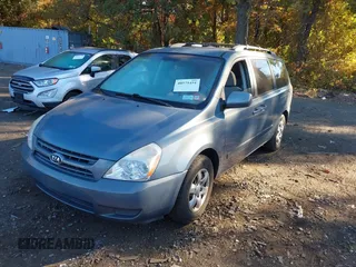2009 Kia Sedona LX with VIN KNDMB233996320165, listed as a IAAI auction lot 40575451 with 122,057 mi miles. Bid and sale history available at carsss.com. Image 2.