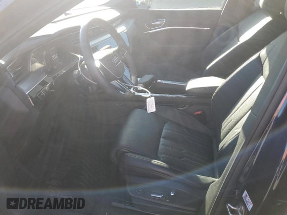2023 Audi e-tron Chronos с VIN WA1VABGE5PB010922, выставлен на аукционе Copart как лот 51646474 с пробегом 17 867 миль миль и . История ставок и продаж доступна на DreamBid. Изображение 7.