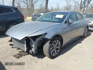 2020 Hyundai Sonata SEL z VIN 5NPEF4JA2LH060078, wystawiony jako IAAI lot #41830034 z przebiegiem 28 611 mil mil oraz . Historia ofert i sprzedaży dostępna na DreamBid. Obrazek 6.
