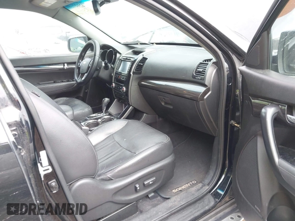 2013 Kia Sorento EX z VIN 5XYKU4A69DG365736, wystawiony jako IAAI lot #42127780 z przebiegiem 184 410 mil mil oraz . Historia ofert i sprzedaży dostępna na DreamBid. Obrazek 5.