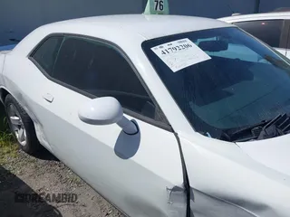 2013 Dodge Challenger SXT z VIN 2C3CDYAG8DH569468, wystawiony jako IAAI lot #41792206 z przebiegiem 161 439 mil mil oraz . Historia ofert i sprzedaży dostępna na DreamBid. Obrazek 13.