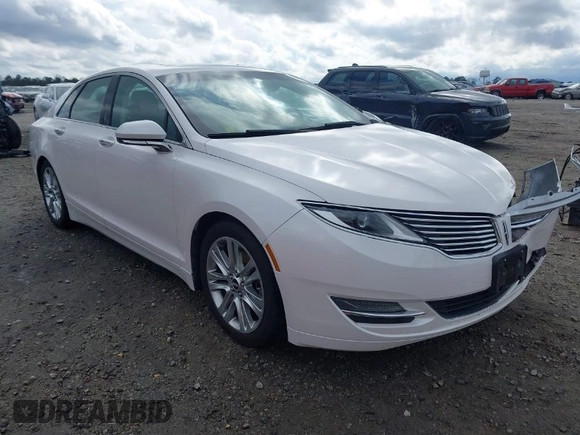 2015 Lincoln MKZ with VIN 3LN6L2G93FR610979, listed as a IAAI auction lot 41847966 with 184,166 mi miles. Bid and sale history available at carsss.com. Image 1.