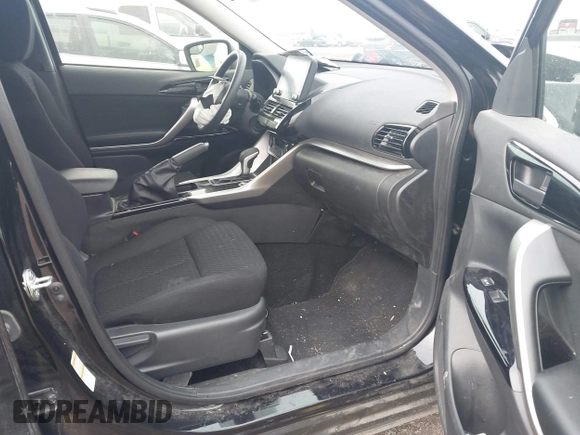 2024 Mitsubishi Eclipse Cross LE z VIN JA4ATVAA3RZ073348, wystawiony jako IAAI lot #42390003 z przebiegiem 14 771 mil mil oraz . Historia ofert i sprzedaży dostępna na DreamBid. Obrazek 5.