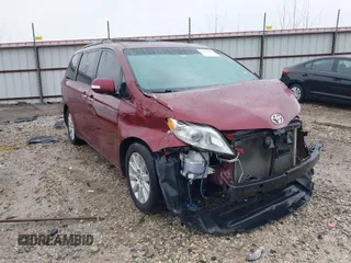 2014 Toyota Sienna XLE with VIN 5TDYK3DC9ES425398, listed as a IAAI auction lot 41551678 with 224,667 mi miles. Bid and sale history available at carsss.com. Image 1.