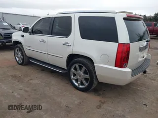 2008 Cadillac Escalade with VIN 1GYEC63878R129078, listed as a IAAI auction lot 41539282 with 162,979 mi miles. Bid and sale history available at carsss.com. Image 3.