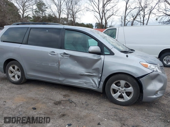 2011 Toyota Sienna LE AAS with VIN 5TDKK3DC3BS109139, listed as a IAAI auction lot 41715718 with 210,332 mi miles. Bid and sale history available at carsss.com. Image 6.