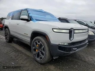 2023 Rivian R1S Adventure with VIN 7PDSGABA6PN017889, listed as a Copart auction lot 68860864 with 7,661 mi miles and Salvage Title. Bid and sale history available at carsss.com. Image 4.