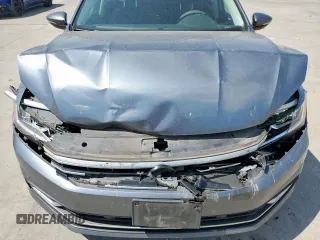 2017 Volkswagen Passat SE z VIN 1VWGT7A35HC074710, wystawiony jako Copart lot #57789935 z przebiegiem 117 351 mil mil oraz Szkoda całkowita • Salvage title. Historia ofert i sprzedaży dostępna na DreamBid. Obrazek 11.