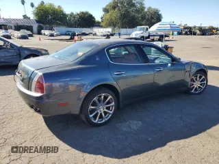 2006 Maserati Quattroporte z VIN ZAMCE39A960023356, wystawiony jako Copart lot #76954384 z przebiegiem 76 185 mil mil oraz Szkody całkowita. Historia ofert i sprzedaży dostępna na DreamBid. Obrazek 3.