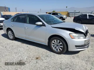 2013 Volkswagen Passat Wolfsburg Edition z VIN 1VWAH7A31DC027577, wystawiony jako Copart lot #54858125 z przebiegiem 88 685 mil mil oraz Szkoda całkowita • Salvage title. Historia ofert i sprzedaży dostępna na DreamBid. Obrazek 4.