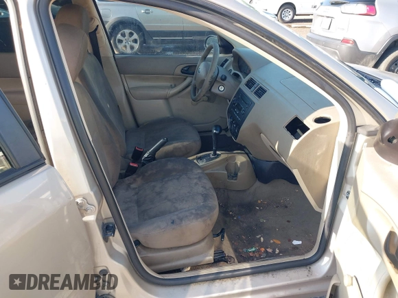 2006 Ford Focus S z VIN 1FAFP34N86W233472, wystawiony jako IAAI lot #42154557 z przebiegiem 150 143 mil mil oraz . Historia ofert i sprzedaży dostępna na DreamBid. Obrazek 5.