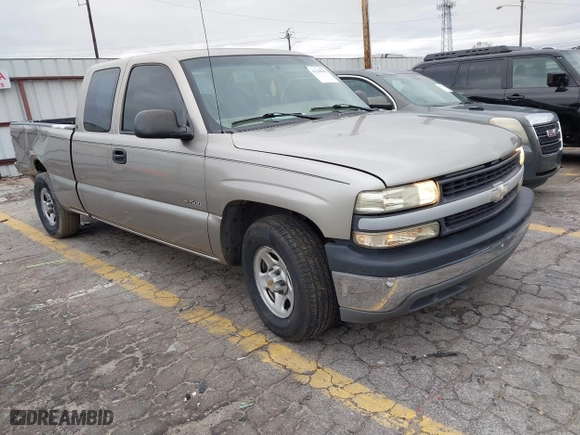 2002 Chevrolet Silverado 1500 LS with VIN 1GCEC19W12Z120303, listed as a IAAI auction lot 41269996 with 185,809 mi miles. Bid and sale history available at carsss.com. Image 1.