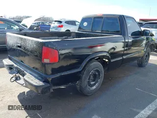 1998 GMC Sonoma with VIN 1GTCS1448WK502617, listed as a IAAI auction lot 41476320 with 220,435 mi miles. Bid and sale history available at carsss.com. Image 4.