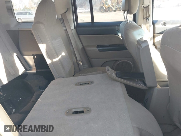 2014 Jeep Patriot Sport with VIN 1C4NJRBB8ED689405, listed as a IAAI auction lot 41679626 with Not Provided miles. Bid and sale history available at carsss.com. Image 8.