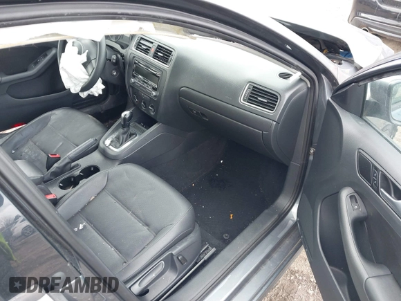 2014 Volkswagen Jetta SE z VIN 3VWD17AJ9EM358777, wystawiony jako IAAI lot #41880077 z przebiegiem 161 985 mil mil oraz . Historia ofert i sprzedaży dostępna na DreamBid. Obrazek 5.