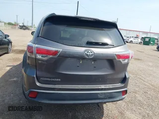 2016 Toyota Highlander LE Plus z VIN 5TDZKRFH0GS177710, wystawiony jako IAAI lot #41925612 z przebiegiem 134 357 mil mil oraz . Historia ofert i sprzedaży dostępna na DreamBid. Obrazek 16.