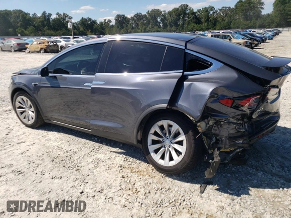 2017 Tesla Model X 90D z VIN 5YJXCDE23HF051027, wystawiony jako Copart lot #64608843 z przebiegiem 77 222 mil mil oraz Szkody całkowita. Historia ofert i sprzedaży dostępna na DreamBid. Obrazek 2.