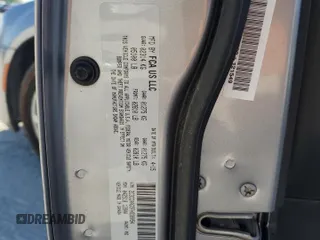 2015 Chrysler 300 Limited z VIN 2C3CCAAG5FH838054, wystawiony jako Copart lot #55480325 z przebiegiem 171 058 mil mil oraz Szkoda całkowita • Salvage title. Historia ofert i sprzedaży dostępna na DreamBid. Obrazek 12.