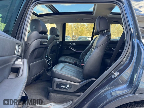 2019 BMW X7 xDrive40i z VIN 5UXCW2C55KLB44273, wystawiony jako Copart lot #48701655 z przebiegiem 135 765 mil mil oraz Czysty tytuł • Clean title. Historia ofert i sprzedaży dostępna na DreamBid. Obrazek 6.