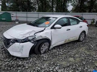 2024 Nissan Sentra S z VIN 3N1AB8BV0RY295659, wystawiony jako Copart lot #57966545 z przebiegiem 14 927 mil mil oraz Szkoda całkowita • Salvage title. Historia ofert i sprzedaży dostępna na DreamBid. Obrazek 1.