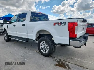 2018 Ford F-250 XL z VIN 1FT7W2B64JEC61730, wystawiony jako Copart lot #61922135 z przebiegiem 176 035 mil mil oraz Szkoda całkowita • Salvage title. Historia ofert i sprzedaży dostępna na DreamBid. Obrazek 2.