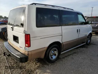 1999 GMC Safari with VIN 1GKDM19W2XB502093, listed as a Copart auction lot 81719764 with 107,191 mi miles and Clean Title. Bid and sale history available at carsss.com. Image 3.