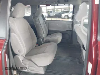 2017 Toyota Sienna LE Auto Access Seat с VIN 5TDKZ3DCXHS819305, выставлен на аукционе IAAI как лот 42284317 с пробегом 120 595 миль миль и . История ставок и продаж доступна на DreamBid. Изображение 8.