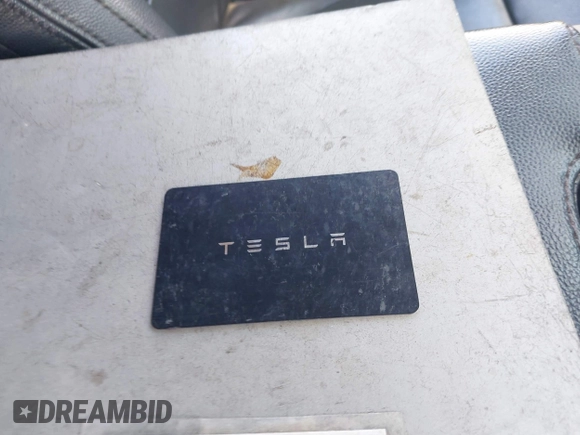 2024 Tesla Model Y Long Range with VIN 7SAYGDEE2RA318579, listed as a IAAI auction lot 41911015 with 9,277 mi miles. Bid and sale history available at carsss.com. Image 11.