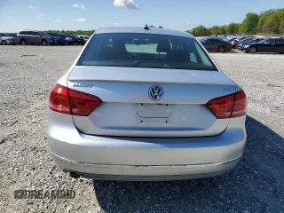2013 Volkswagen Passat SEL Premium z VIN 1VWCP7A32DC070188, wystawiony jako Copart lot #52161325 z przebiegiem 175 368 mil mil oraz Szkoda całkowita • Salvage title. Historia ofert i sprzedaży dostępna na DreamBid. Obrazek 6.