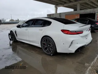 2022 BMW M8 Competition z VIN WBSGV0C01NCJ53223, wystawiony jako Copart lot #76250753 z przebiegiem 25 966 mil mil oraz . Historia ofert i sprzedaży dostępna na DreamBid. Obrazek 2.