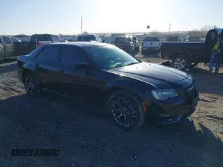 2017 Chrysler 300 S z VIN 2C3CCAGG1HH518935, wystawiony jako IAAI lot #41957362 z przebiegiem 102 454 mil mil oraz . Historia ofert i sprzedaży dostępna na DreamBid. Obrazek 1.