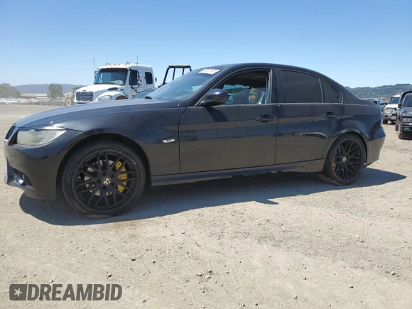 2011 BMW 3 Series 328i z VIN WBAPH5C58BA444037, wystawiony jako Copart lot #62957135 z przebiegiem 107 591 mil mil oraz Szkoda całkowita • Salvage title. Historia ofert i sprzedaży dostępna na DreamBid. Obrazek 1.