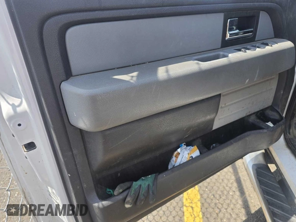 2013 Ford F-150 XL z VIN 1FTFX1EF5DFB22784, wystawiony jako IAAI lot #42651808 z przebiegiem 204 172 mil mil oraz . Historia ofert i sprzedaży dostępna na DreamBid. Obrazek 43.